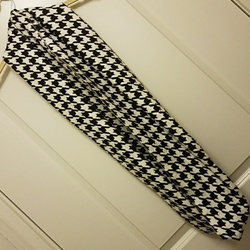 Houndstooth Infinity scarf